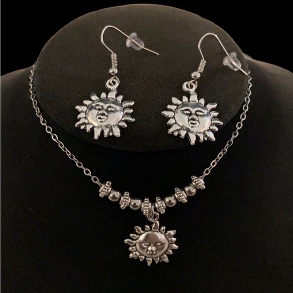 π΄ SALE ! red dot items are 2 for $25 . Bundle more than 3 and its $10 each π - Picture 3 of 14